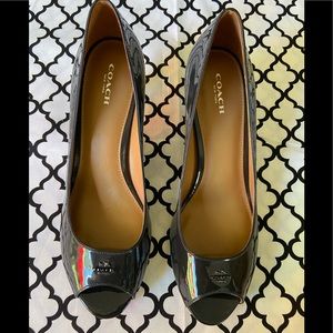 Women’s coach pumps